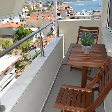 Kamis * نيوس مارماراس