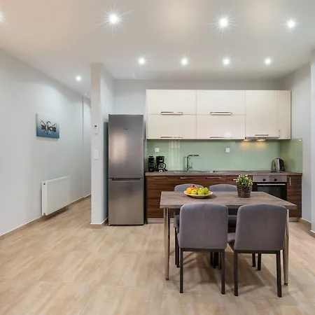 Kamis * نيوس مارماراس