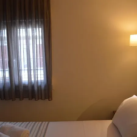 Kamis נאוס מרמרס