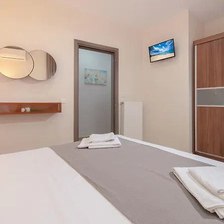 Kamis * נאוס מרמרס